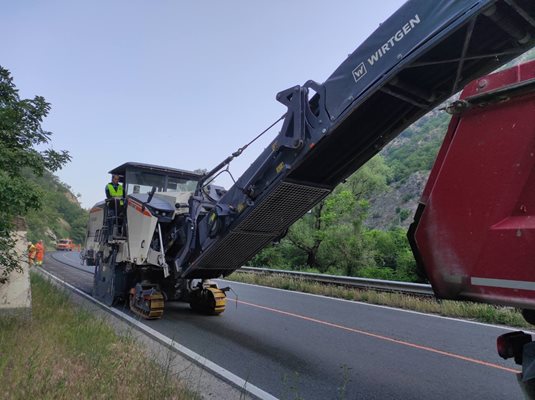 Започна текущ ремонт на 87 км от първокласния път I-1 Благоевград – Кулата. СНИМКИ: АПИ