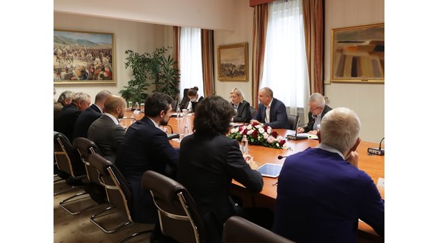 Президентът Румен Радев на инициираната от него работна среща с енергийни експерти.   Снимка прессекретариат на държавния глава