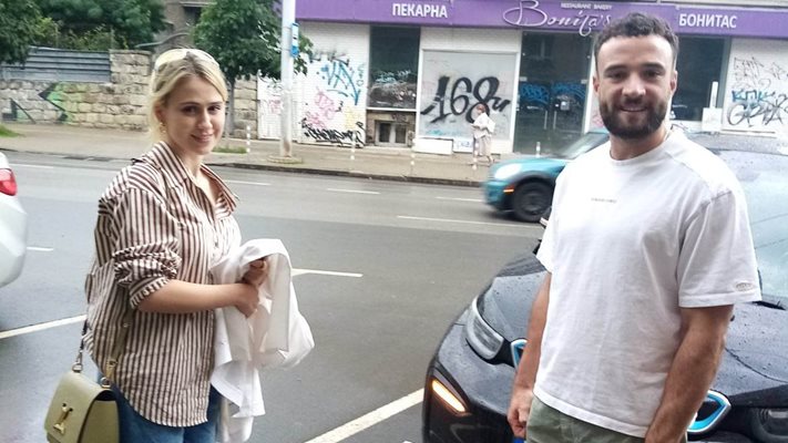 Мария Бакалова и Валери Григоров се разходиха в центра на София