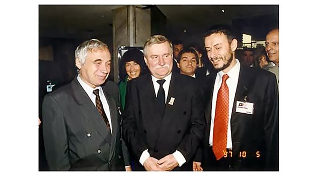 Октомври 1997 г. По време на Генералната асамблея на Асоциацията на Атлантическия договор, която се проведе в София, Соломон Паси бе домакин на президентите Лех Валенса и Жельо Желев.