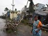 Циклон взе осем жертви и наложи масова
евакуация в Индия (Снимки)
