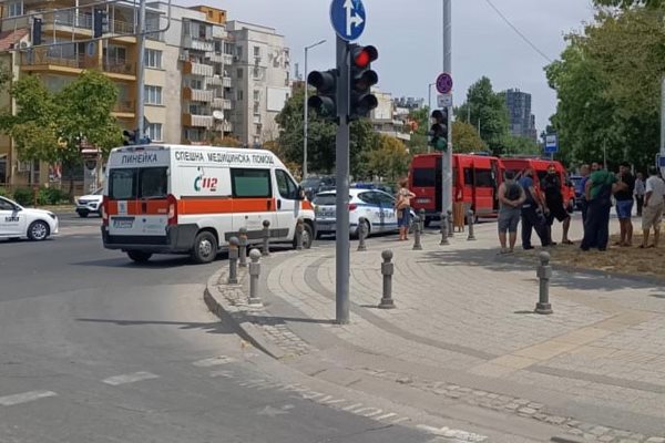 Екипи на полицията и Спешна помощ са на мястото.