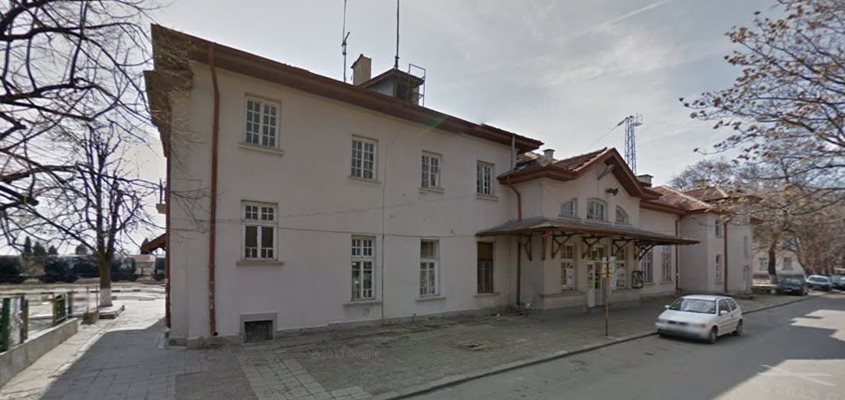 Жп гарата в Нова Загора Снимка: Google street view