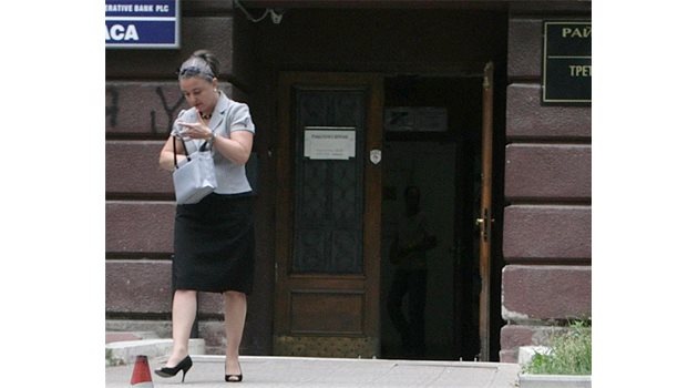 ВОЙНА: Лукич излиза от съда, където е обвинила мъжа си, че е насилвал дъщеря им Марта.
