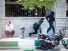 Двама убити охранители и над 30 ранени след атаките на "Ислямска държава" в Иран