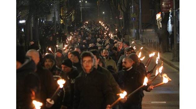 Факелното шествие, което така и не получи разрешение от кмета на София Йорданка Фандъкова, все пак се състоя.