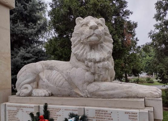 Паметникът на загиналите във войните в Монтана