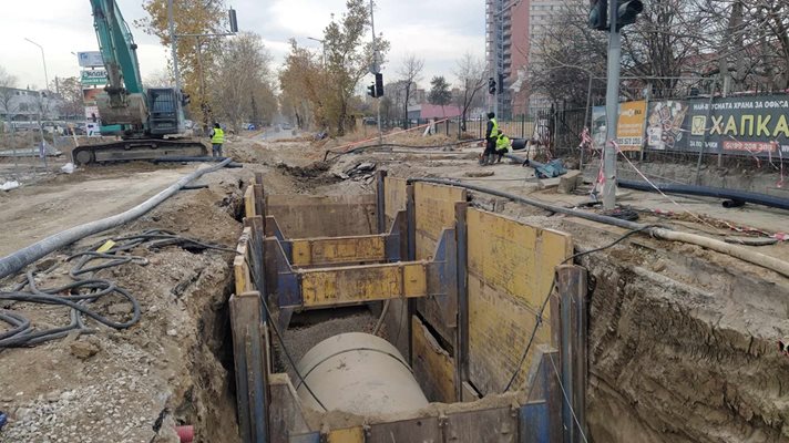 Кръстовището на бул. "Александър Стамболийски" и ул. "Братя Бъкстон" изглежда така към днешна дата.