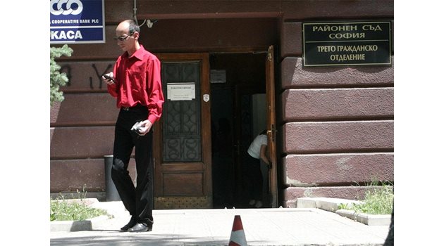ПОБЕДА: Пламен Тотоманов току-що е успял да убеди районния съд, че е невинен по всички обвинения. 