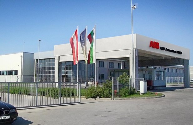 Дипломатите ще разгледат най-новите заводи край Пловдив.