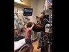 Лекар се маскира като Чубака, за да зарадва свой пациент (Видео)