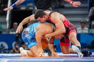 Семен Новиков е финалист в борбата на олимпиадата! Гриша Ганчев се разплака