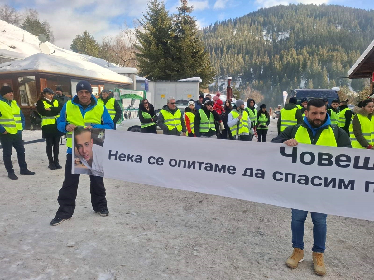 Мирен протест в Чепеларе на пистата, където загина  21-годишния скиор Марио