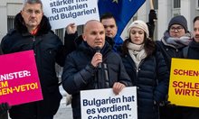 Не заслужаваме вето за Шенген, протестират във Виена евродепутати (Обзор)