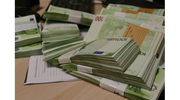 Банкнотите в евро и левове са на стойност над 10 млн. лв.