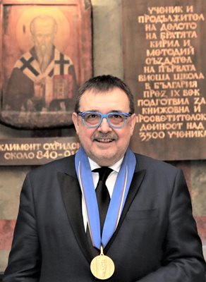 Журналистът, културолог, медиен, пиар и лайфстайл експерт проф. Любомир Стойков