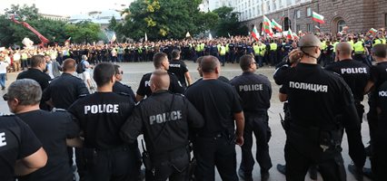 Днешният протест на полицаите ще бъде от 12 часа в градинката срещу паркинга на парламента