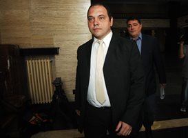 Филип Златанов като попарен от присъдата  3 г. и половина затвор (Обзор)