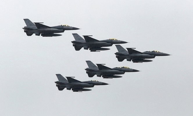 Първите изтребители F-16 ще кацнат у нас през 2025 г. СНИМКА: РОЙТЕРС