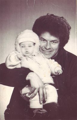 Хуан с българската си дъщеря Емануела през 1989 г.