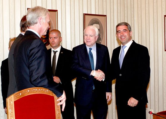 Президентът Росен Плевнелиев се срещна с американските сенатори веднага, след като чуха от премиера, че е спрял работата по “Южен поток”.