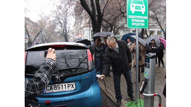 Electric cars will become a little more expensive due to lithium, but only for a short time