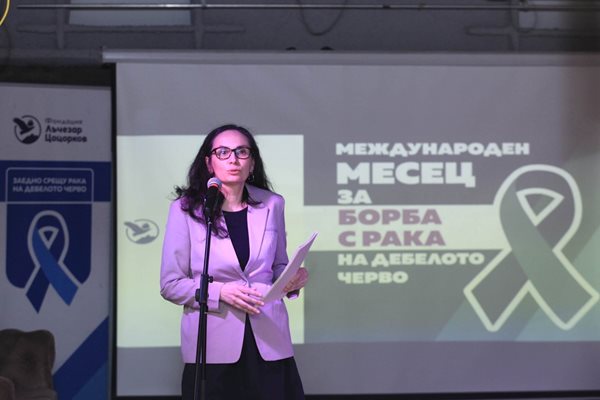 Елена Джамбазова от фондация "Лъчезар Цоцорков" обяснява целите на кампанията. СНИМКИ: ВЕЛИСЛАВ НИКОЛОВ