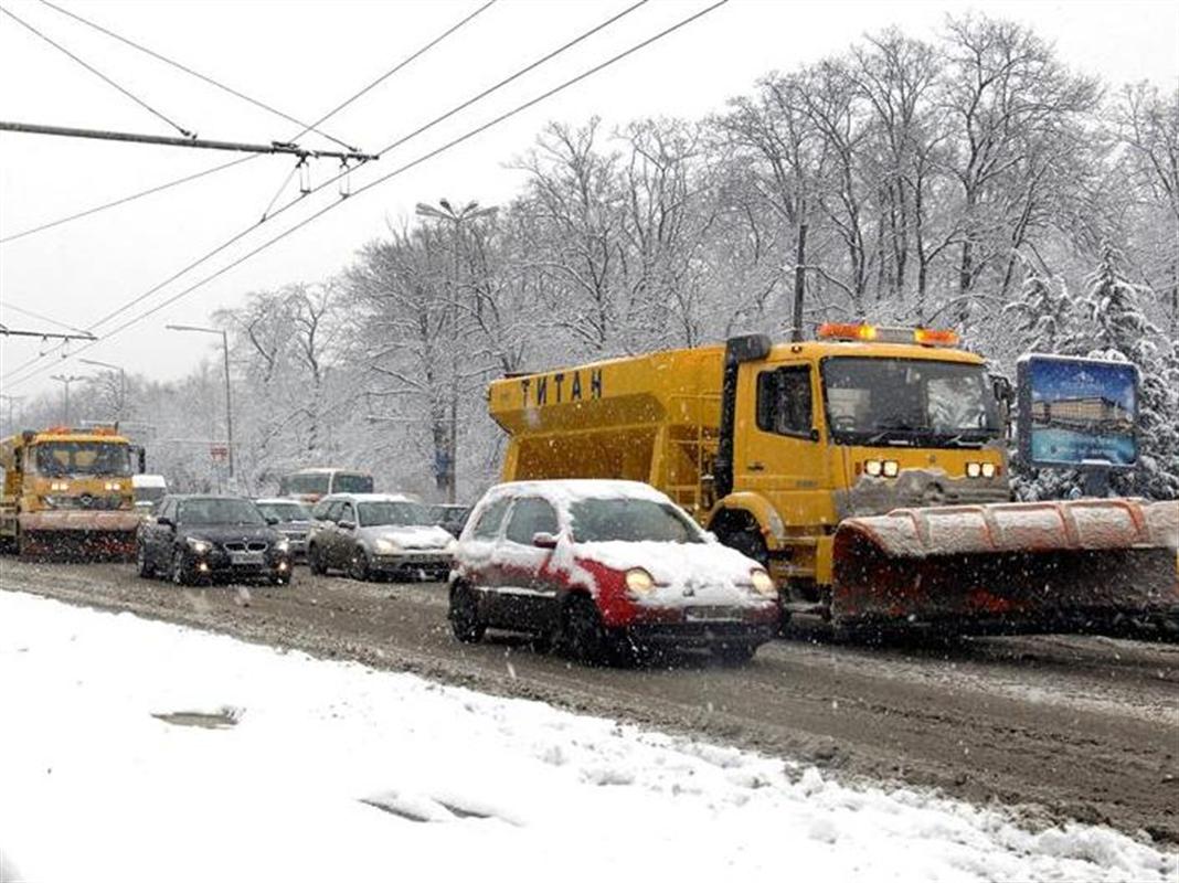 140 снегорини са на терен и почистват улиците във всички квартали на София