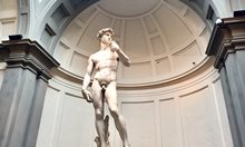 Преди 460 г. сам в апартамент в Рим си отива Микеланджело Буонароти