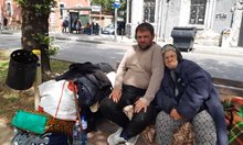 След публикация на "24 часа": Настаниха в приют бездомните майка и син от Пловдив