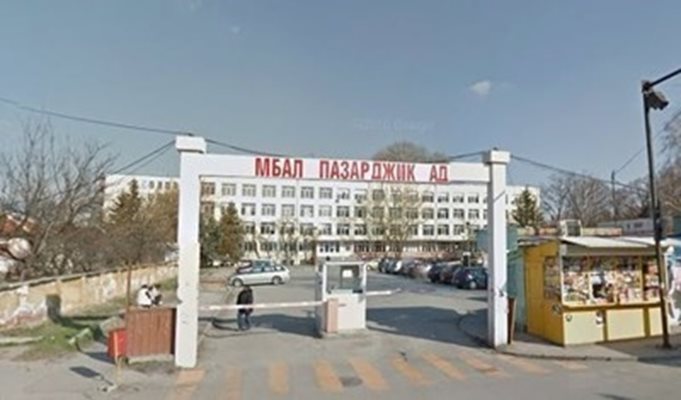 Двете жени са транспортирани в МБАЛ-Пазарджик с различни травми и наранявания. СНИМКА: Гугъл стрийт вю
