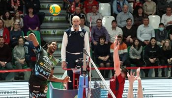 Български волейболни съдии свирят в елиминациите на евротурнирите