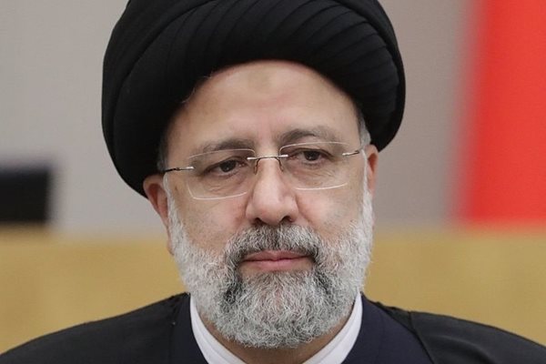 Ебрахим Раиси: Иранките са задължени да носят хиджаб, след като две жени без забрадки бяха залети с кисело мляко