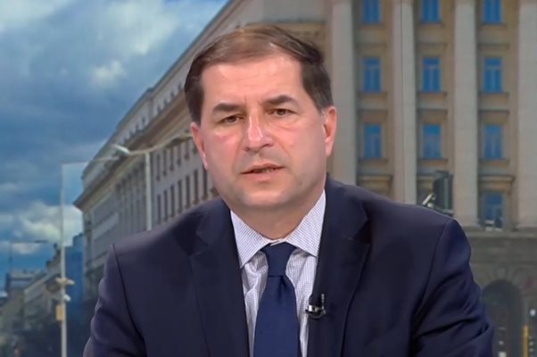 Борислав Цеков: Промените в Конституцията не водят автоматично до криза