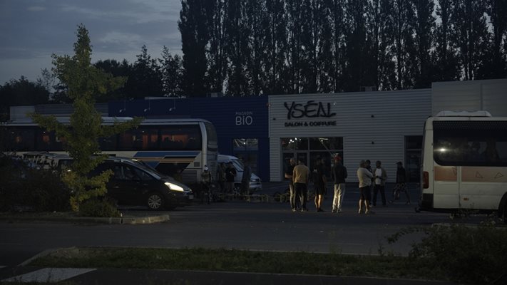 По време на гроздобера в Шампан много автобуси пристигат от България.