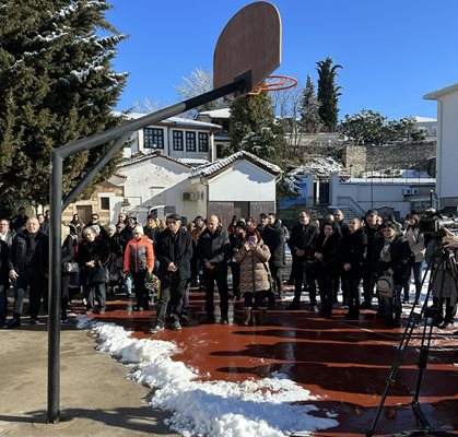 Признателни арменци почетоха паметта на Елизабет Вартанян.