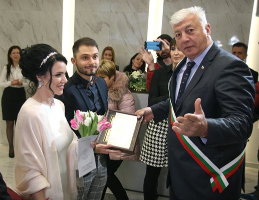 Една от последните сватби в Пловдив, където кметът венча двойка, беше на 20 февруари 2020 г. преди въвеждане на извънредното положение. Снимки: 24 часа