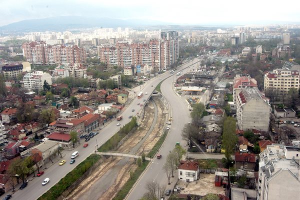 Булевард “Сливница” поема голяма
 част от трафика, който влиза
 всеки работен ден в столицата.

СНИМКА: РУМЯНА ТОНЕВА