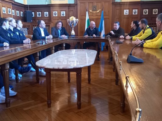 Маричанки по време на срещата си с кмета на Пловдив Костадин Димитров.