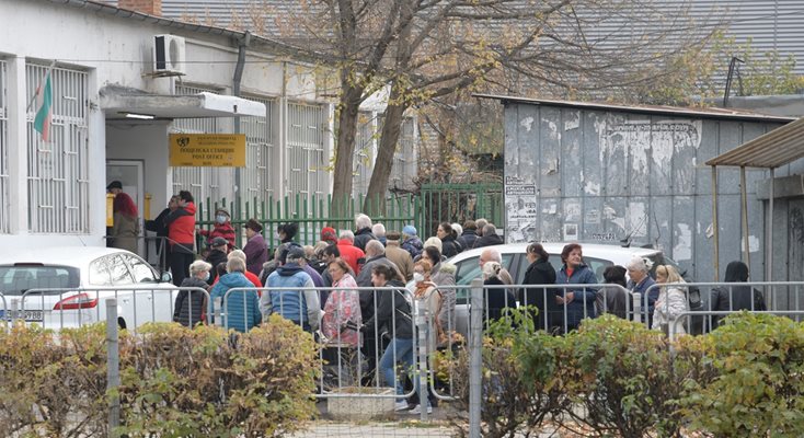 Великденска добавка към пенсиите? Правителството търси пари и възможности (Обзор)