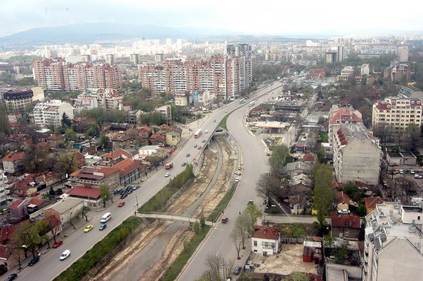 Булевард “Сливница” поема голяма
 част от трафика, който влиза
 всеки работен ден в столицата.

СНИМКА: РУМЯНА ТОНЕВА