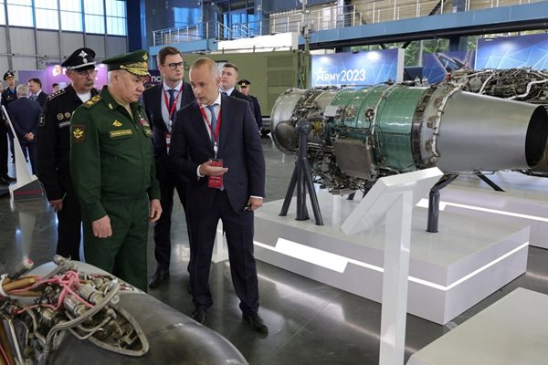 Русия привлича купувачи на военно оборудване с изложение в Москва