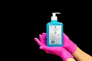 Онлайн измама в Троян - продават течност за чистачки вместо дезинфектант