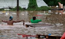 Жертвите при наводненията в Южна Бразилия вече са 143