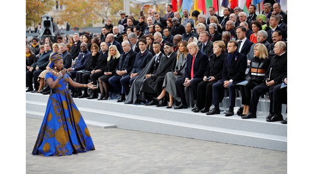 Известна френска певица пя пред световните лидери.