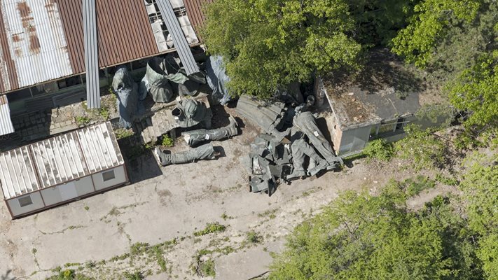 Демонтираните фигури се пазят на склад в село Долни Лозен. 

СНИМКА: ЕМИЛ ГОРАНОВ