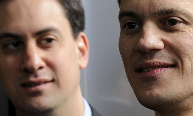 Братята Ед и Дейвид Милибанд по времето, когато се изправиха един срещу друг за лидерския пост на Лейбъристката партия.