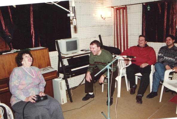 Стоянка  Мутафова 
заедно с  Мартинов,
докато записват  албума 