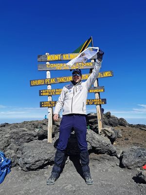 Видинчанинът Мартин Петров покори най-високия връх в Африка
Снимки: Фейсбук/ Kili for Kids-New Voices support Amrita Centre Kenya