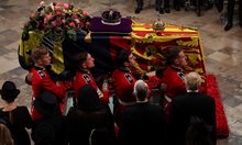 Погребението на кралицата: Какво ни показаха, какво (не) разбрахме
